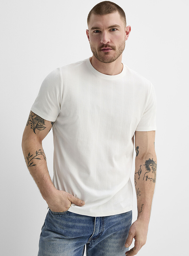Robert Barakett: Le t-shirt rayures grav&eacute;es Noir pour homme