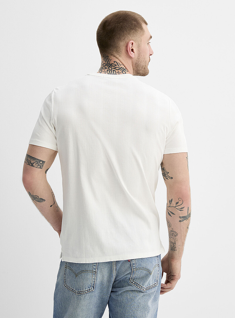 Robert Barakett: Le t-shirt rayures grav&eacute;es Noir pour homme