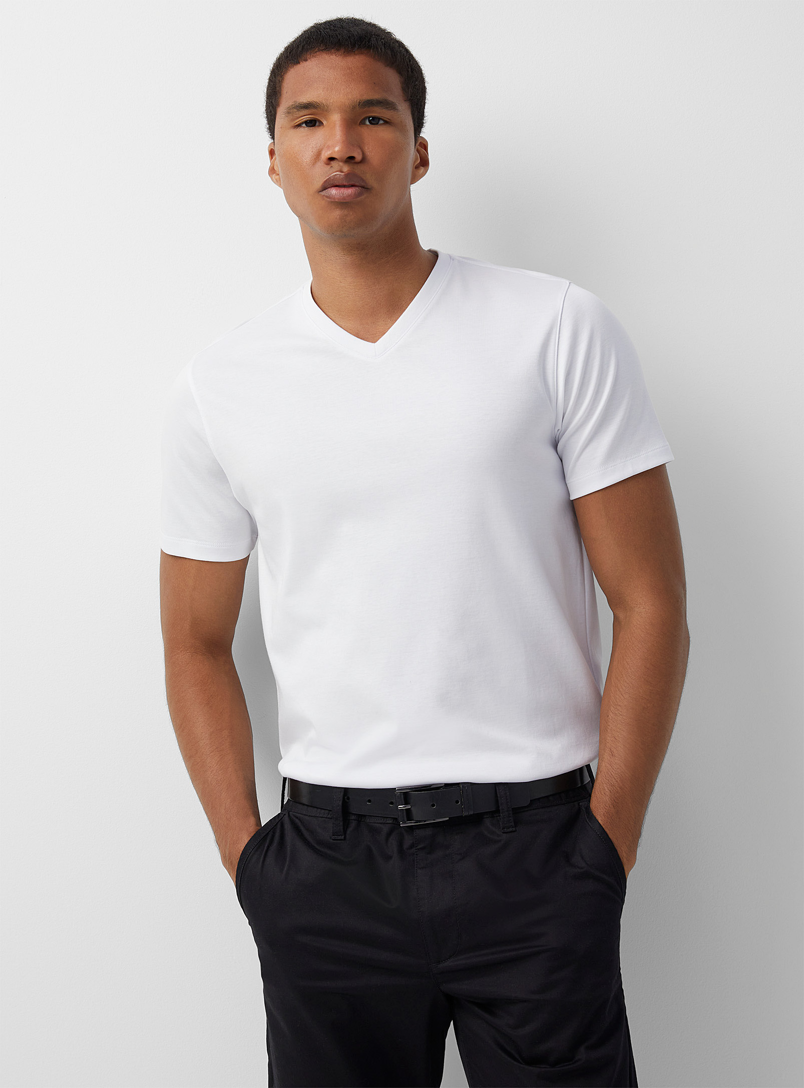 Robert Barakett Luxurious Pima Cotton V-neck T-shirt In White