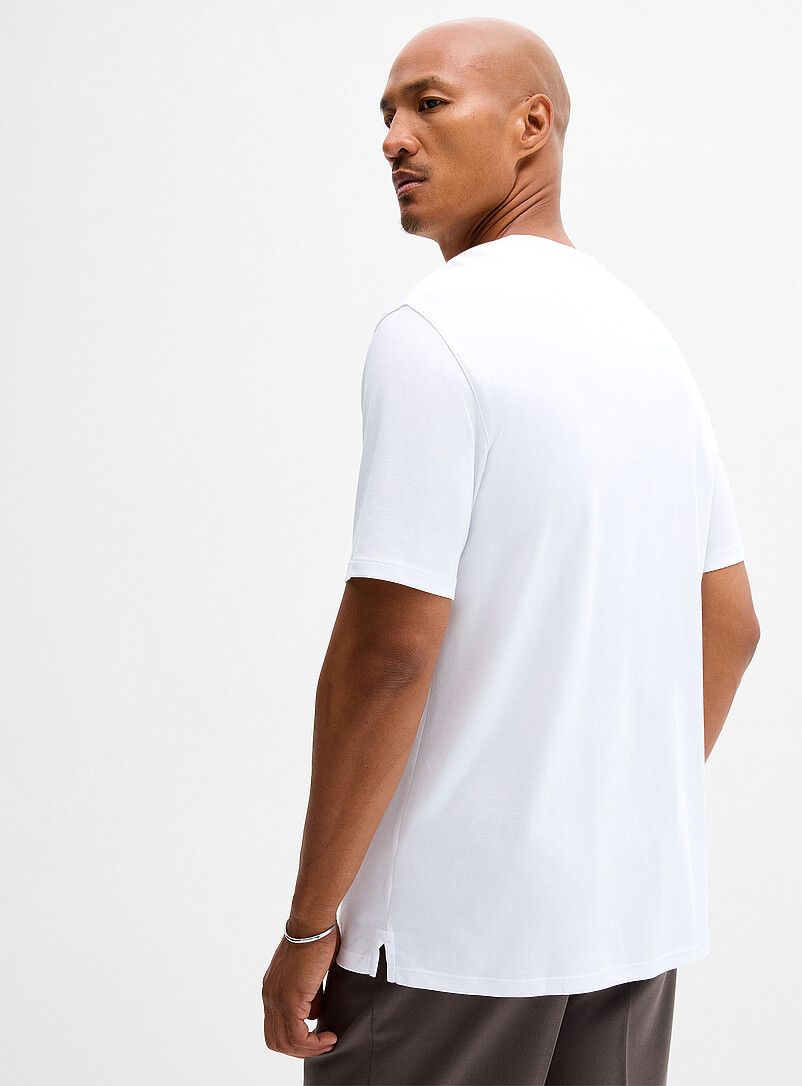 Luxurious Pima cotton V-neck T-shirt product image 2