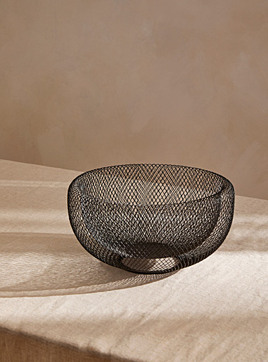 Coloured wire mesh fruit bowl