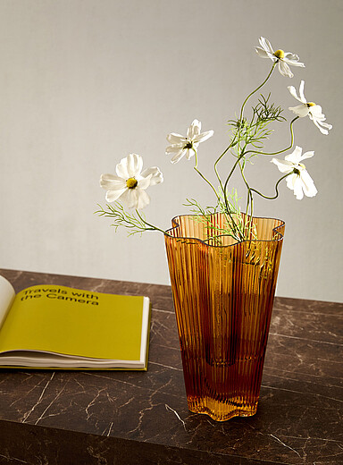 Simons Maison: Le vase ondul&eacute; verre rainur&eacute; Transparent