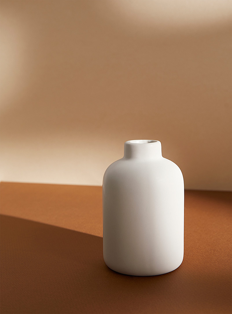 Small minimalist polished ceramic vase product image (primary)