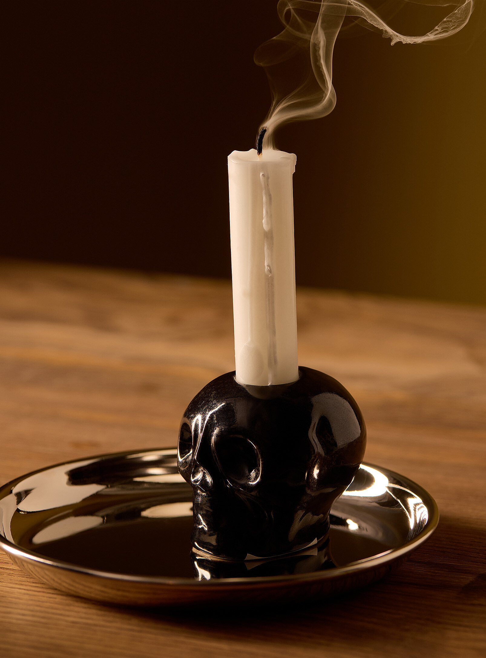 Le chandelier crâne noir