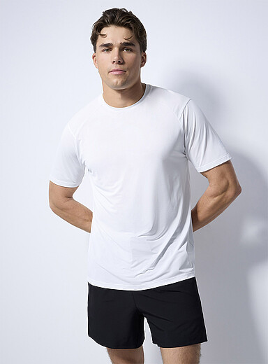 Loose micro-perforated T-shirt