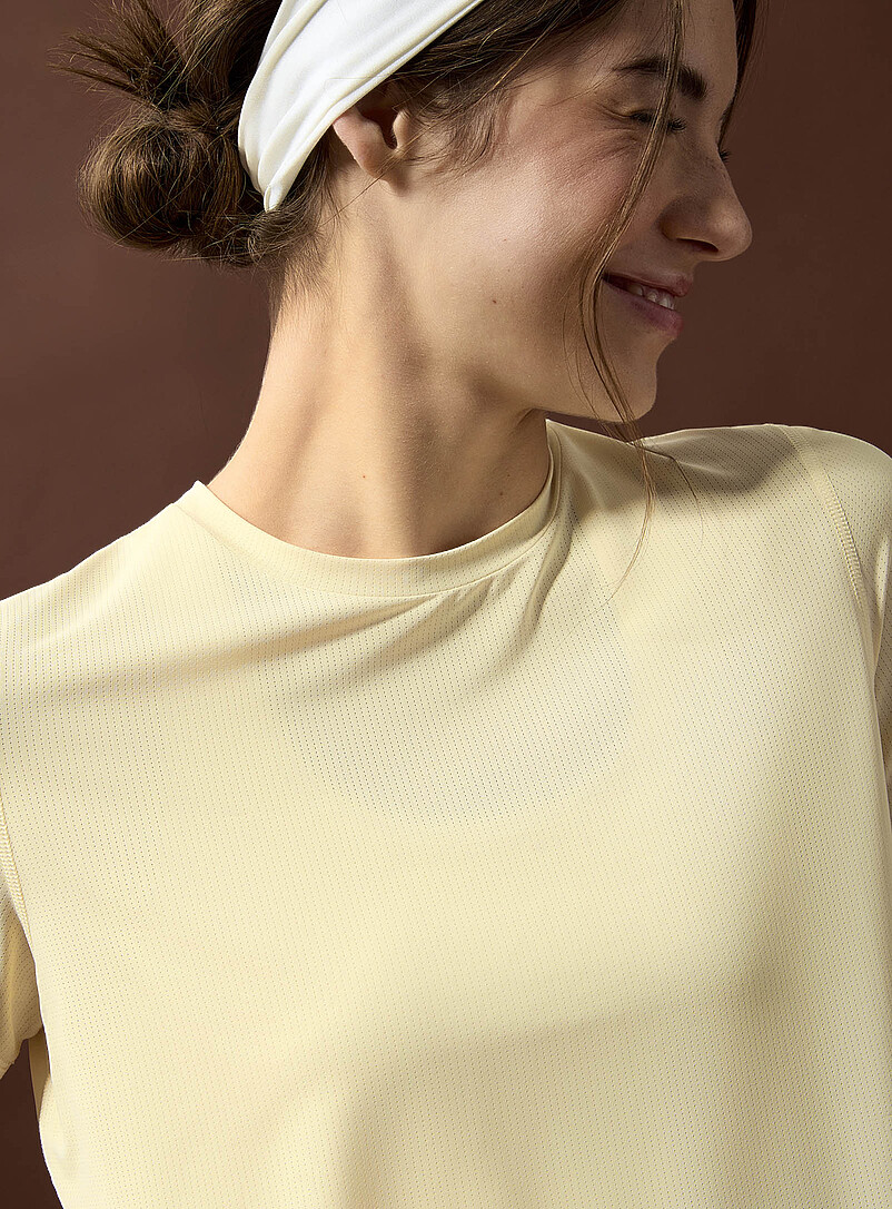 I.FIV5: Le t-shirt semi-ajust&eacute; microperfor&eacute; Jaune ma&iuml;s - Vanille pour femme