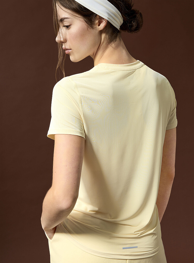 I.FIV5: Le t-shirt semi-ajust&eacute; microperfor&eacute; Jaune ma&iuml;s - Vanille pour femme