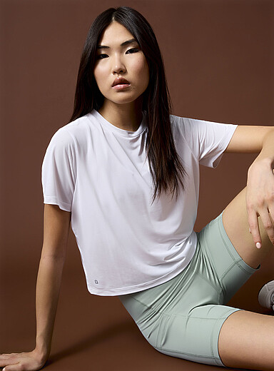 Le t-shirt carr&eacute; raccourci microperfor&eacute;