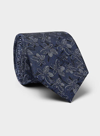La cravate fleurs indigo