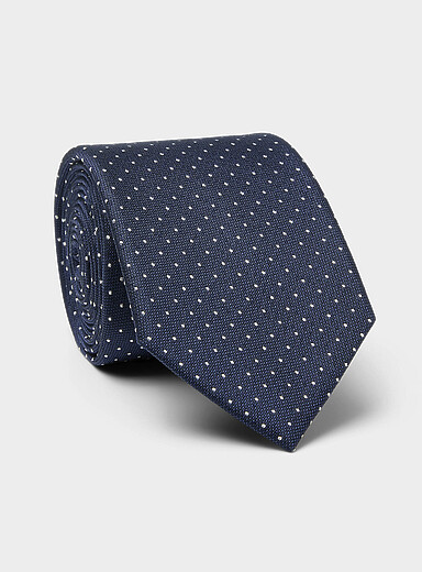 Dotwork tie