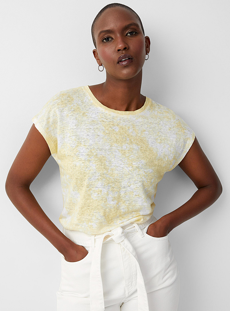 Contemporaine: Le t-shirt à mancherons lin imprimé Jaune or pour femme