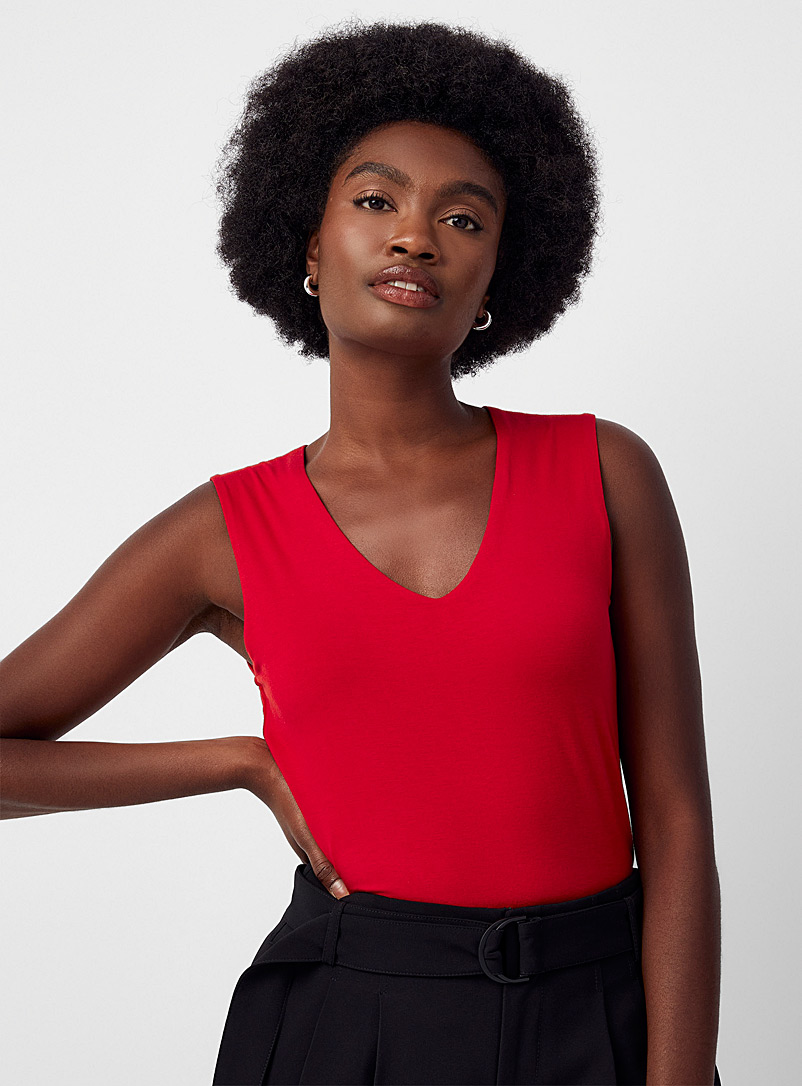 Contemporaine: La camisole col V doux jersey Rouge écarlate pour femme