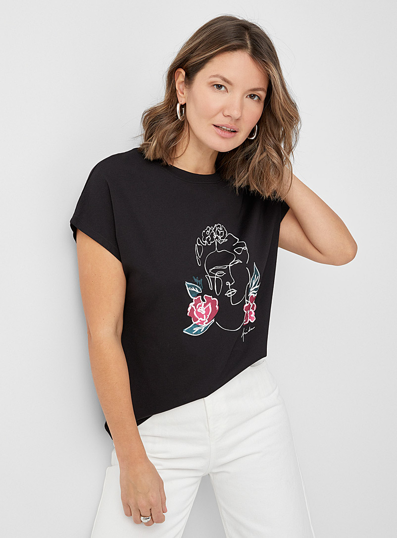 Contemporaine Patterned Black Artistic beauty tee for women
