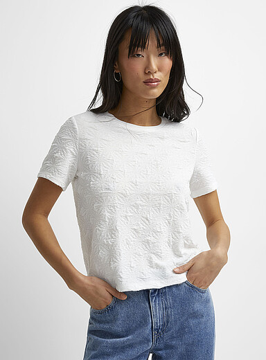 Le t-shirt carr&eacute; texture 3D