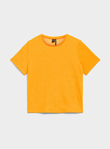 Le t-shirt carr&eacute; texture 3D