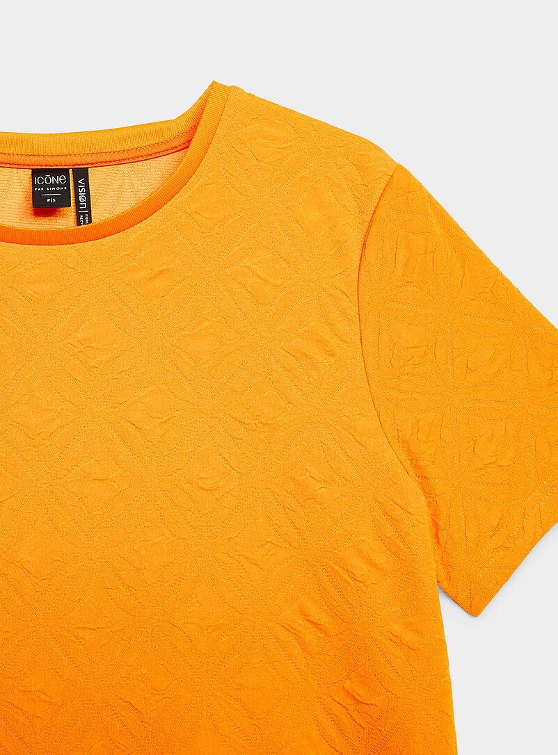Ic&ocirc;ne: Le t-shirt carr&eacute; texture 3D Noir pour femme