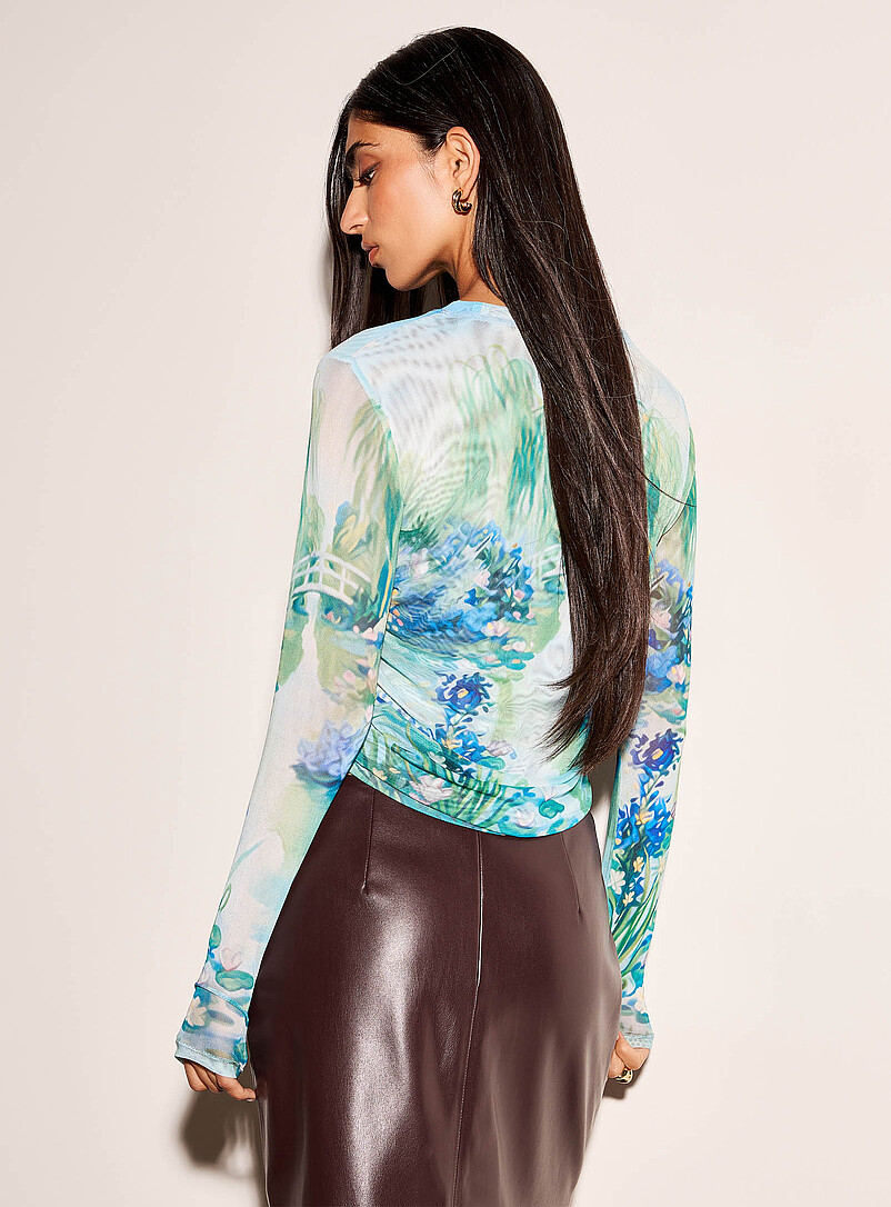 Ic&ocirc;ne: Le t-shirt court taille fronc&eacute;e microfilet &Eacute;cru &agrave; motifs pour femme