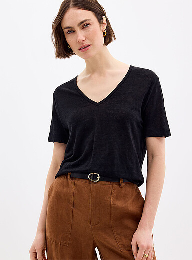 Le t-shirt col V pur lin