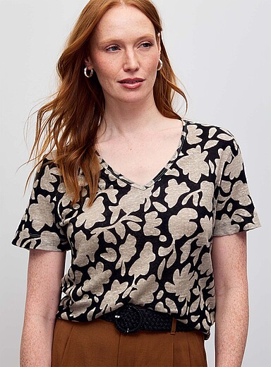 Pure linen V-neck T-shirt