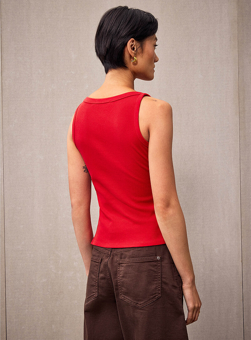 Contemporaine: La camisole c&ocirc;tel&eacute;e ajust&eacute;e col bateau Blanc pour femme