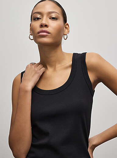 Scoop-neck slim-fit tank