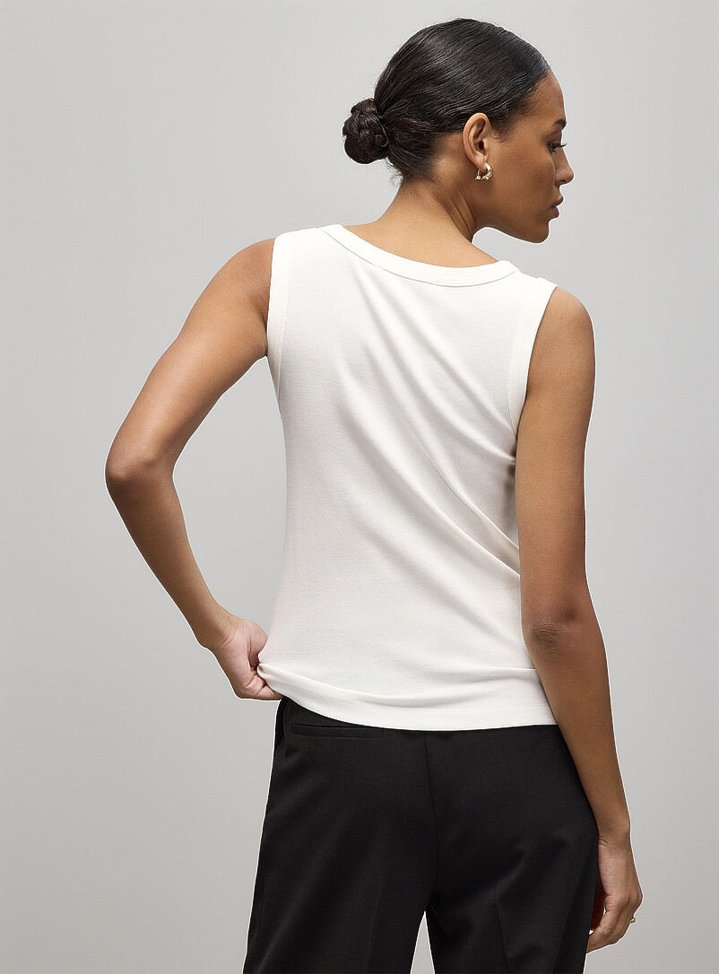 Contemporaine: La camisole ajust&eacute;e col d&eacute;gag&eacute; Vert pistache - Menthe pour femme