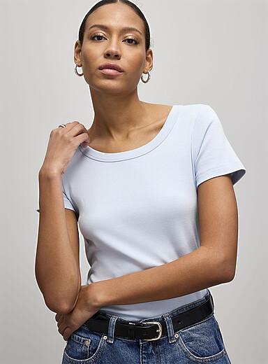 Scoop-neck fitted T-shirt