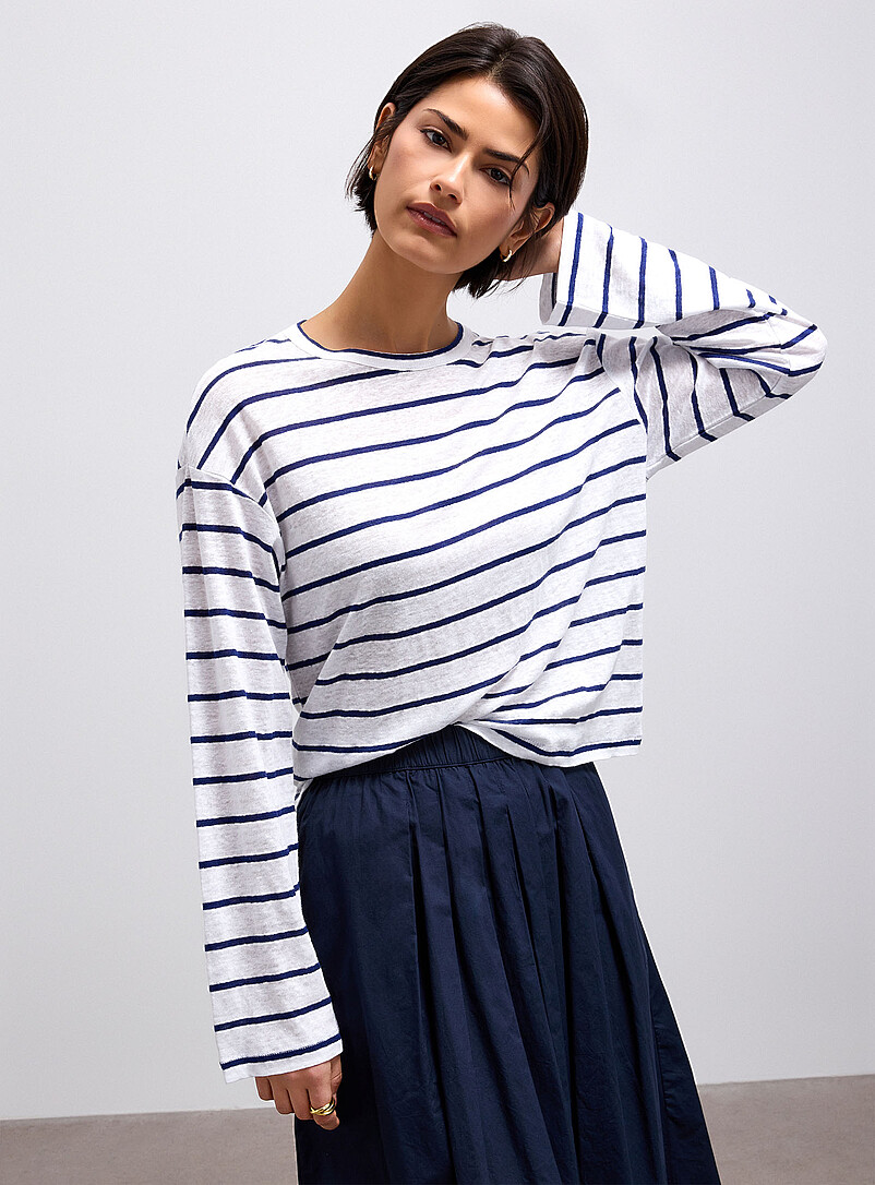 Contemporaine: Le t-shirt d&eacute;contract&eacute; pur lin Blanc &agrave; motifs pour femme