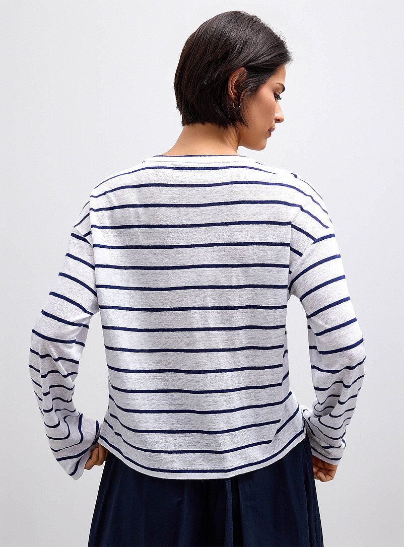 Contemporaine: Le t-shirt d&eacute;contract&eacute; pur lin Blanc &agrave; motifs pour femme