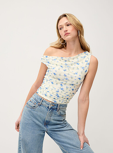 La camisole &eacute;paules d&eacute;nud&eacute;es fronc&eacute;e