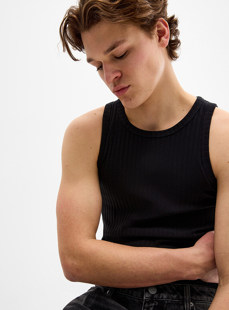 Djab: La camisole c&ocirc;tel&eacute;e bordure contraste Blanc cass&eacute; pour homme