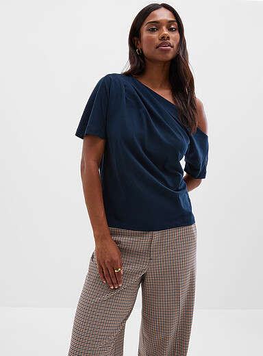 Off-the-shoulder gathered T-shirt