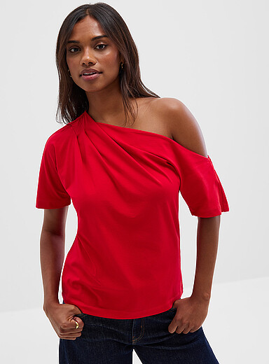 Off-the-shoulder gathered T-shirt