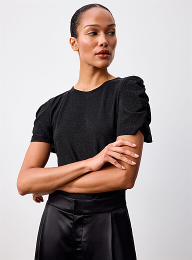 Pleated shoulders shimmering T-shirt