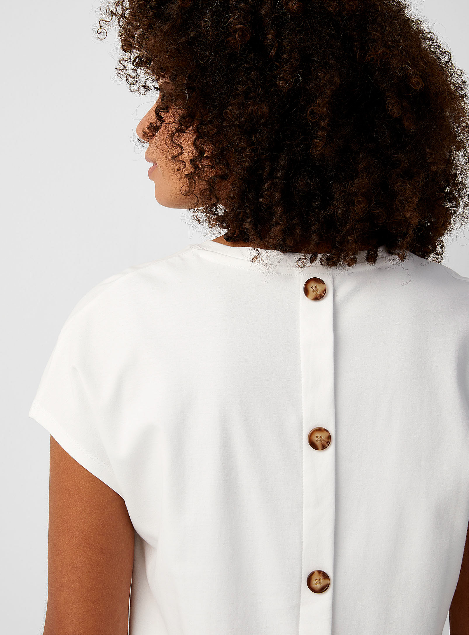 Contemporaine Buttoned Back Cap-sleeve T-shirt In White