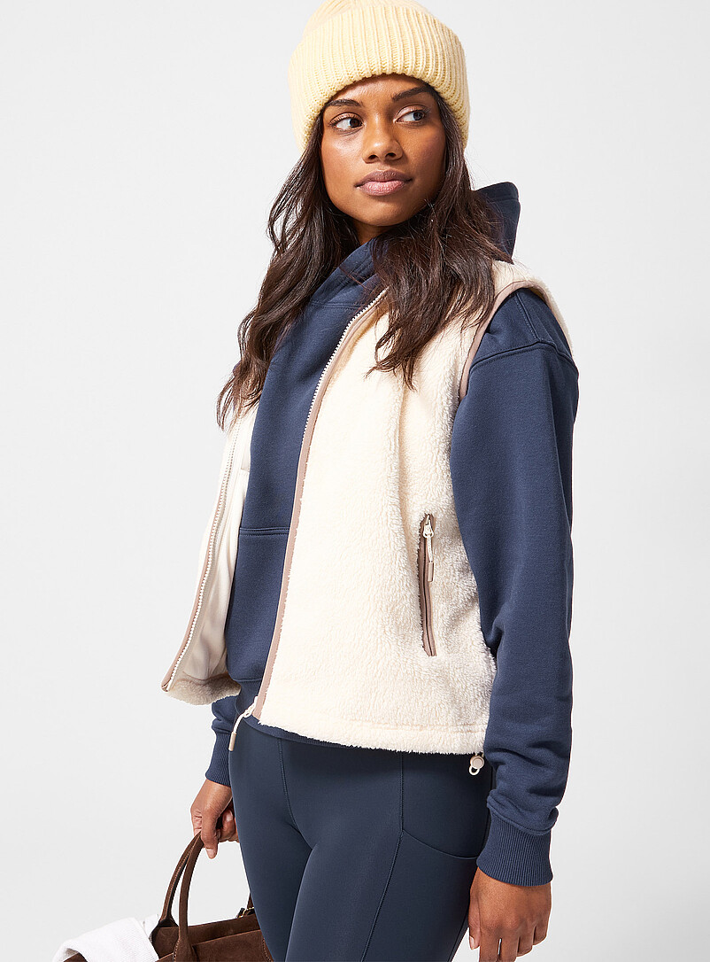 Ultra-soft sleeveless polar fleece jacket product image 3