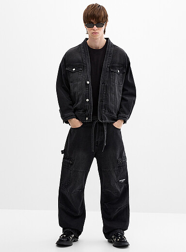 Le jean utilitaire noir d&eacute;lav&eacute; <b>Coupe ample</b>