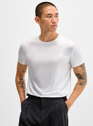 Le 31: Le t-shirt ajust&eacute; satin&eacute; <b>Collection exclusive d'Italie</b> Argent pour homme