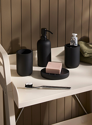 Matte polyresin accessories