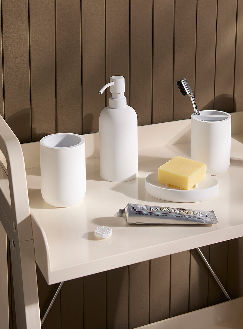 Matte polyresin accessories | Simons Maison | Bathroom Accessories