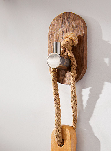 Le crochet adh&eacute;sif ch&ecirc;ne