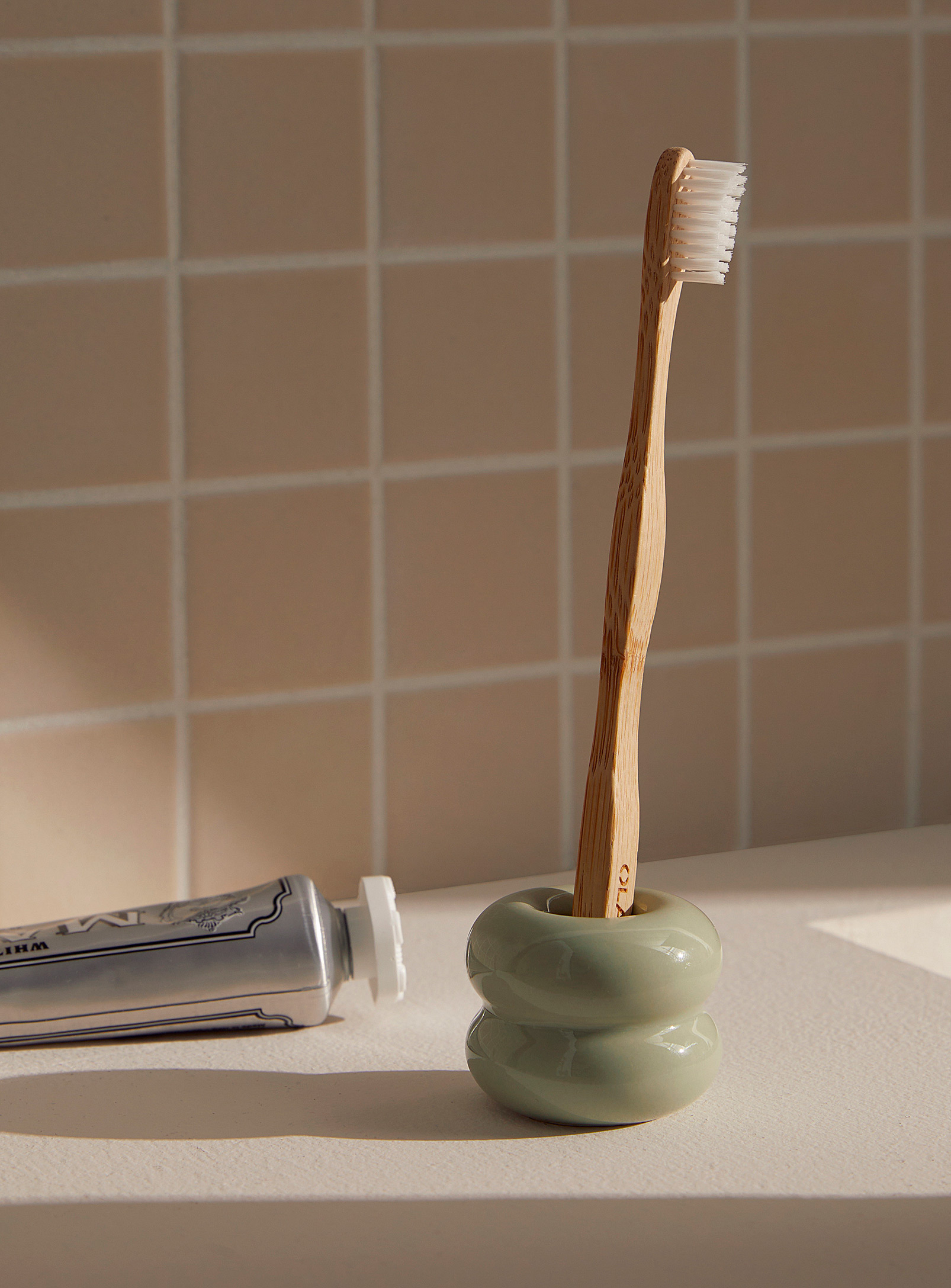Simons Maison Black Retro Curves Toothbrush Holder In Green