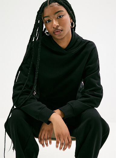 Le sweat droit &agrave; capuche