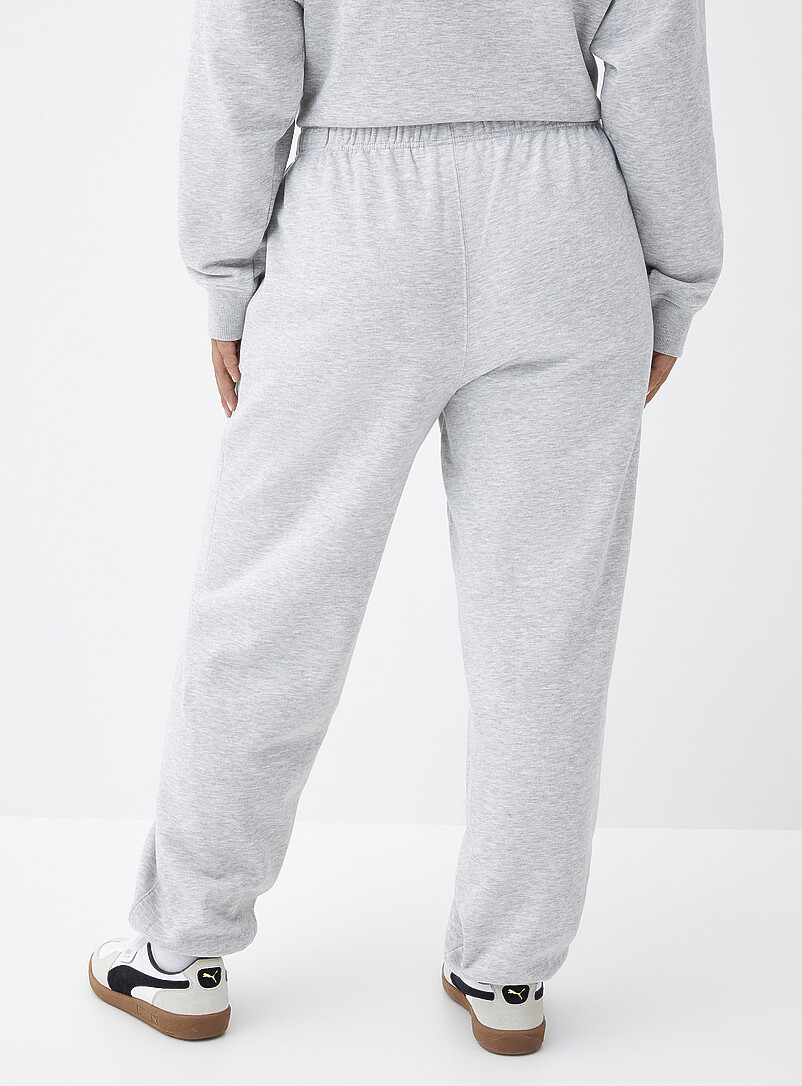 Twik: Le jogger ample molleton mince Gris pour femme