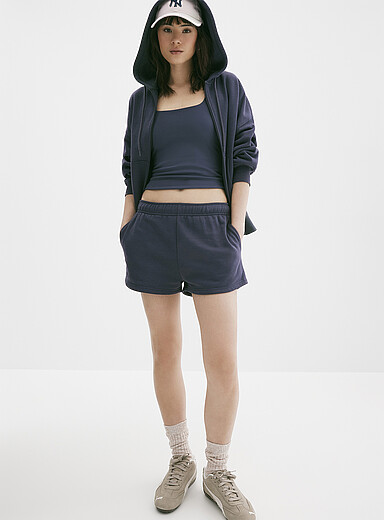 Twik: Le short mini molleton Gris fonc&eacute; pour femme