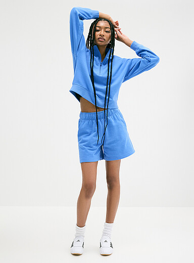 Mid-thigh fleece short