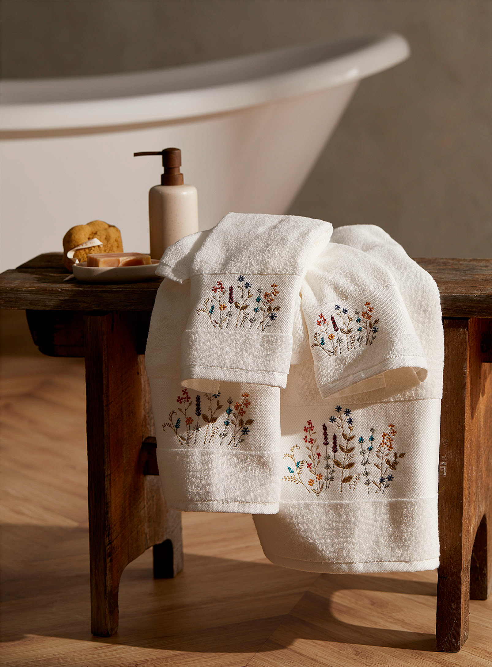 Simons Maison Colourful Flowers Organic Cotton Towels In Patterned White