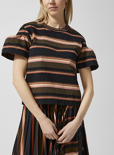 Sacai: Le t-shirt ray&eacute; &agrave; plis aux manches Kaki - Sauge - Olive pour femme
