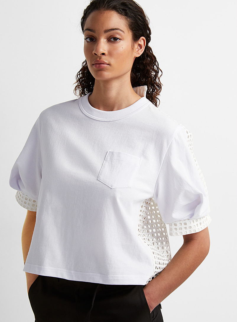 Sacai: Le t-shirt dos dentelle ajourée Blanc cassé pour femme