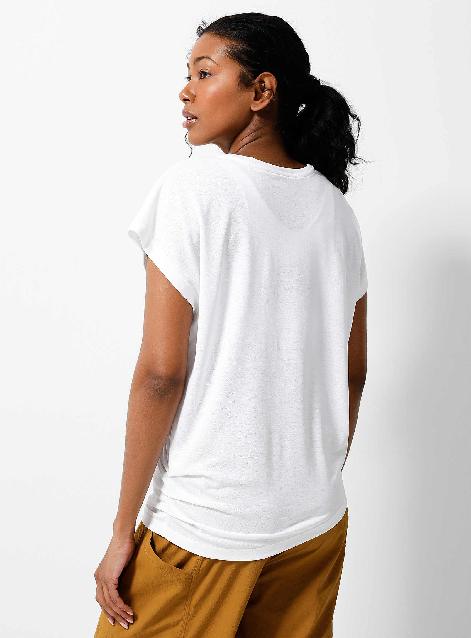 Indyeva - Le t-shirt asymétrique fronce latérale